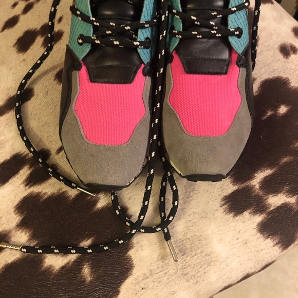 **Steve Madden’s** SZ 7.5 - Picture 2 of 9